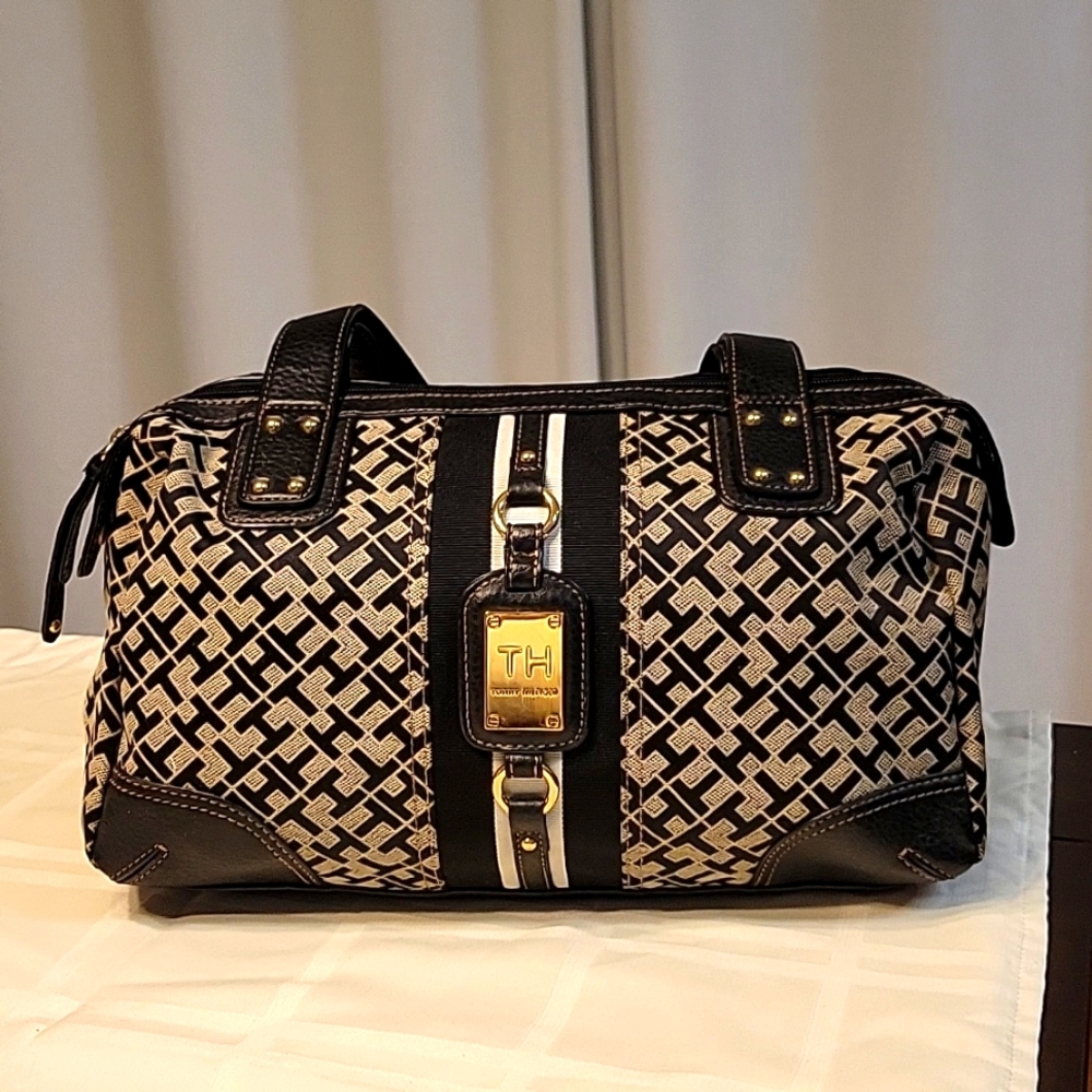 EUC Tommy Hilfiger Jaden Black Satchel